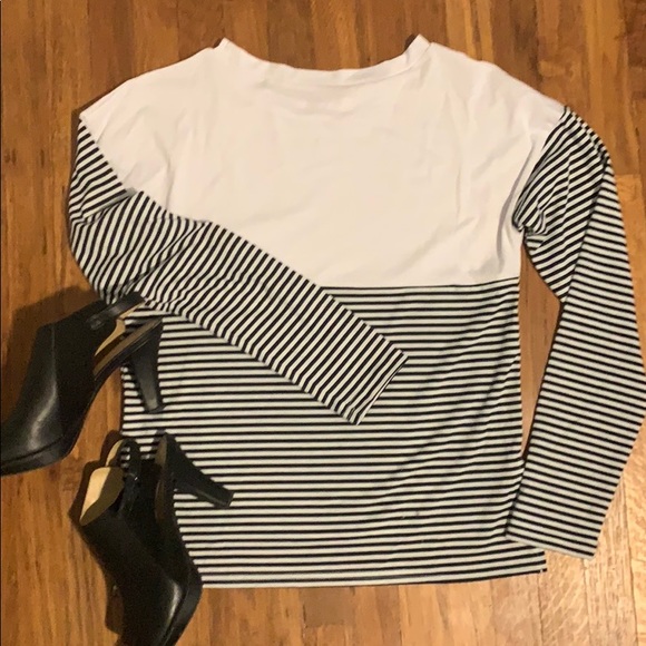 High-Low Hemmed Long Sleeved Mixed Media Shirt - Picture 3 of 3